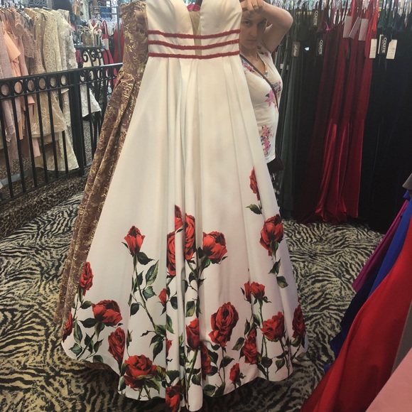 Unused wedding dress/ formal /prom - Picture 2 of 6